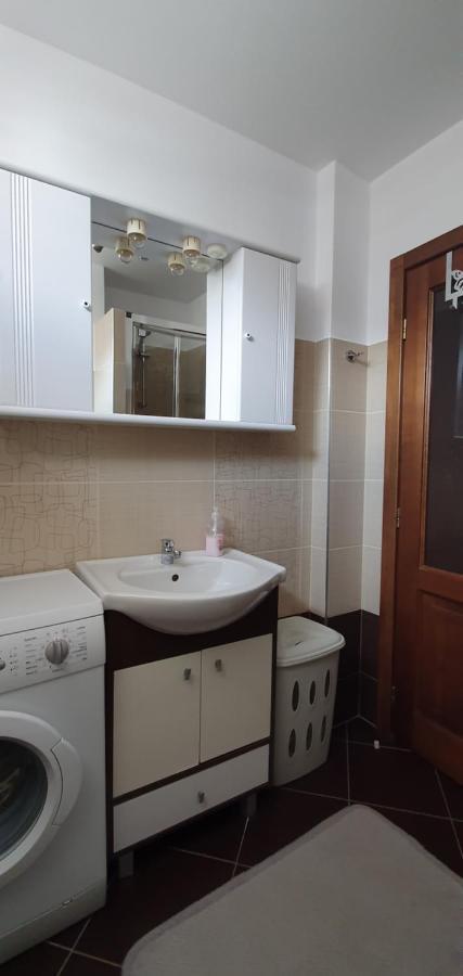 Yla Apartments Piatra Neamt Exterior photo