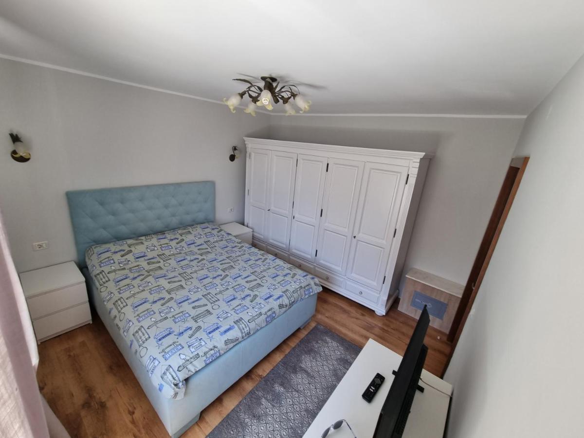 Yla Apartments Piatra Neamt Exterior photo