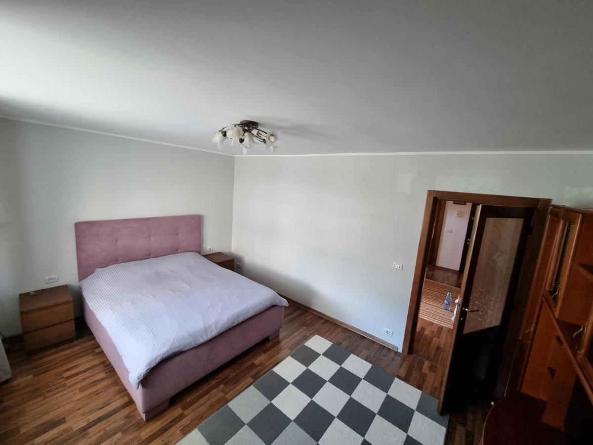Yla Apartments Piatra Neamt Exterior photo